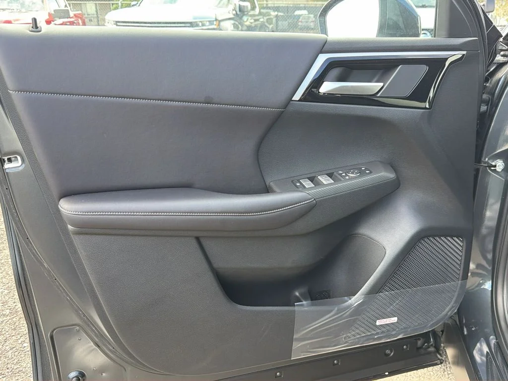 New 2025 Graphite Gray Mitsubishi SE image 9