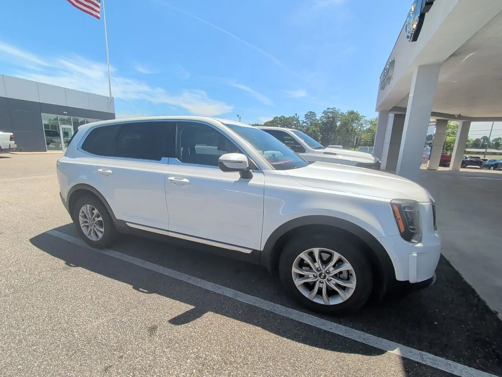 Used 2020 White Kia LX image 2