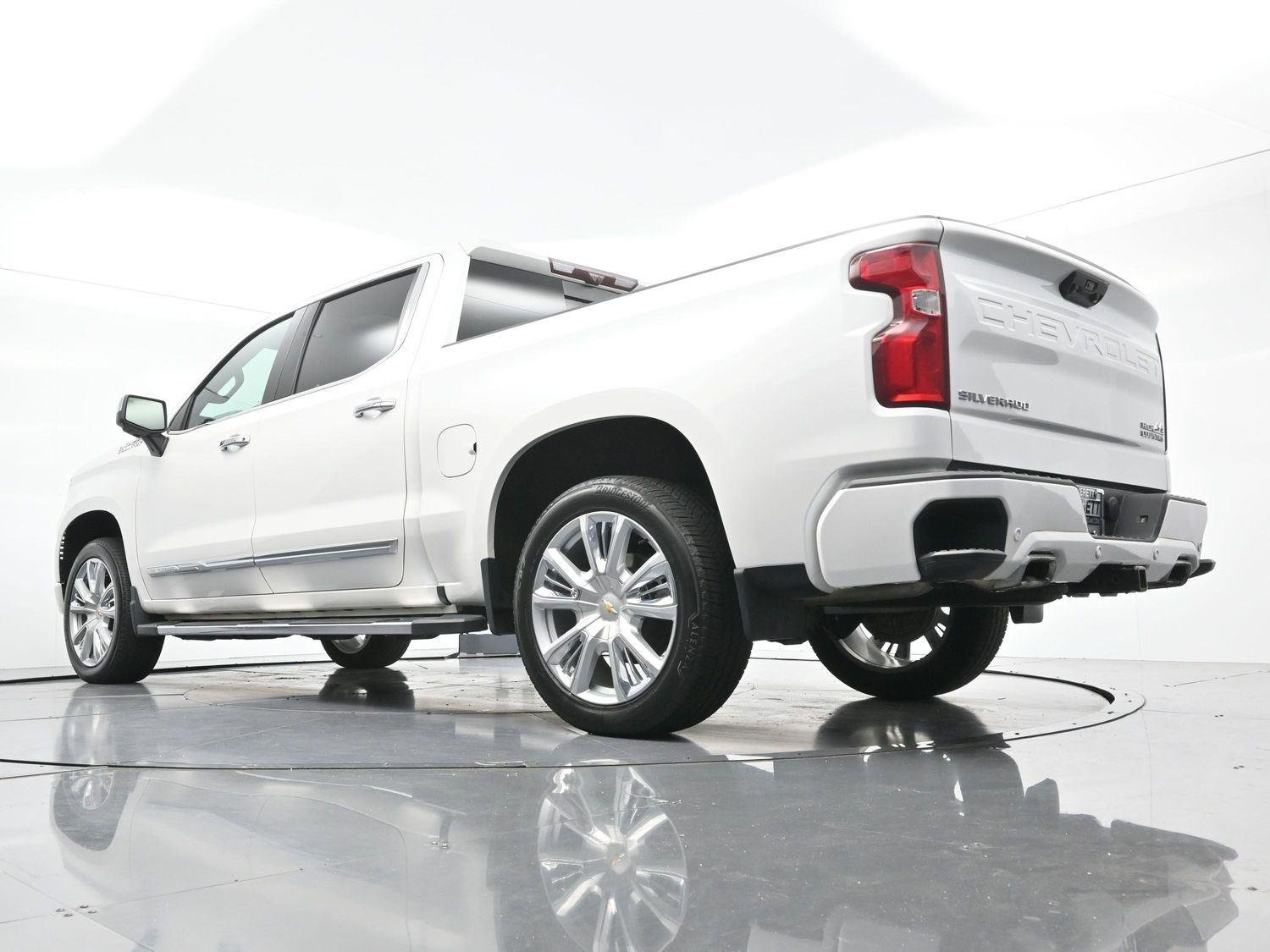 Used 2024 Iridescent Pearl Tricoat Chevrolet High Country image 50