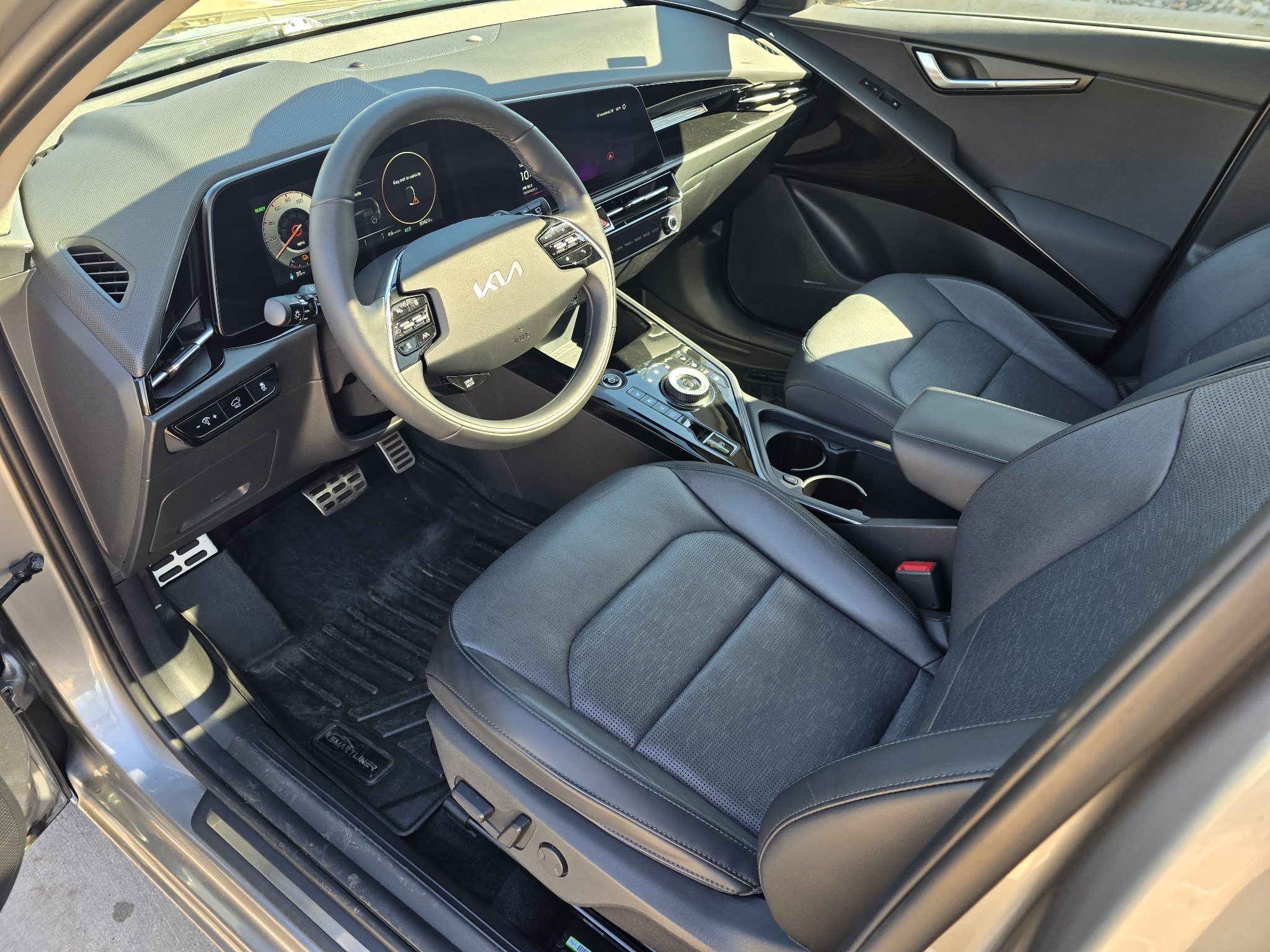 Used 2023 Steel Gray Kia Wave image 24