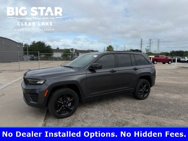 Used 2023 Baltic Gray Metallic Clearcoat Jeep Altitude image 1