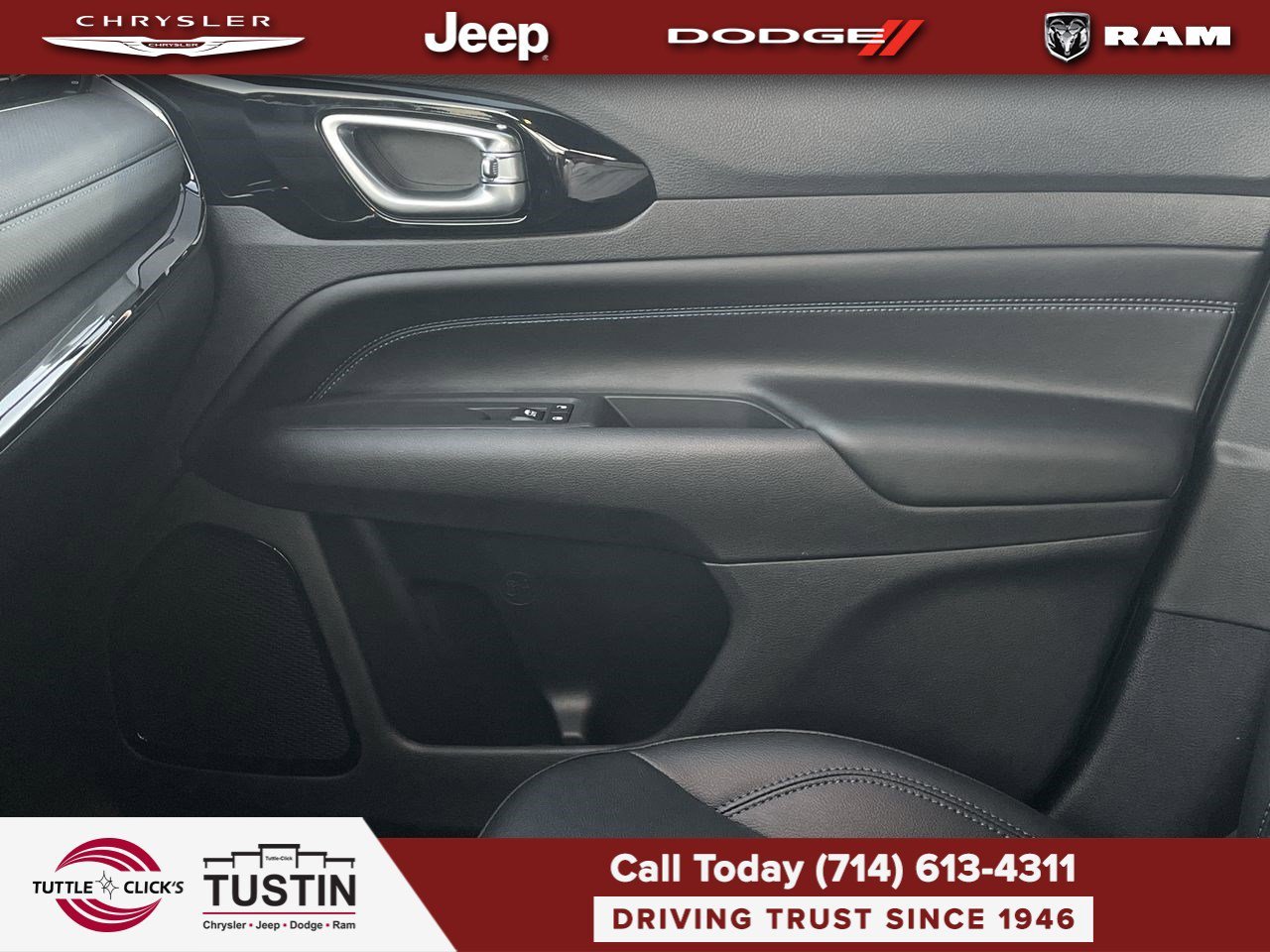 New 2026 Diamond Black Crystal Pearlcoat Jeep Latitude image 21