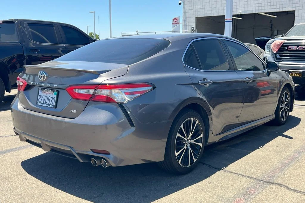Used 2018 Gray Toyota SE image 6