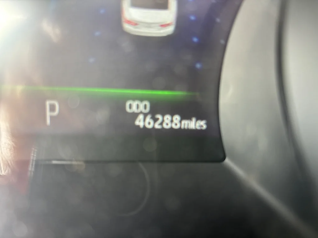 Used 2021 Silver Toyota XLE image 6