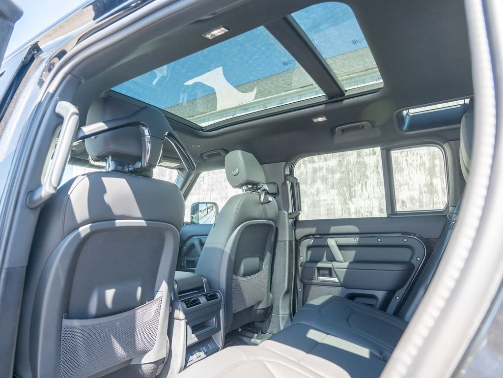 New 2026 Black Land Rover X-Dynamic SE image 22