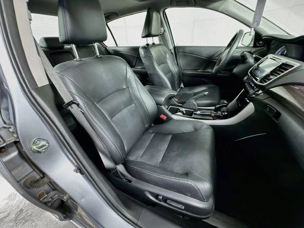 Used 2016 Silver Honda EX-L image 35