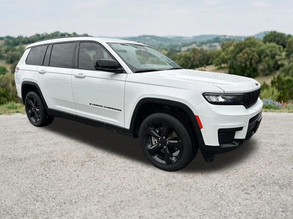 Used 2023 White Jeep Altitude image 1