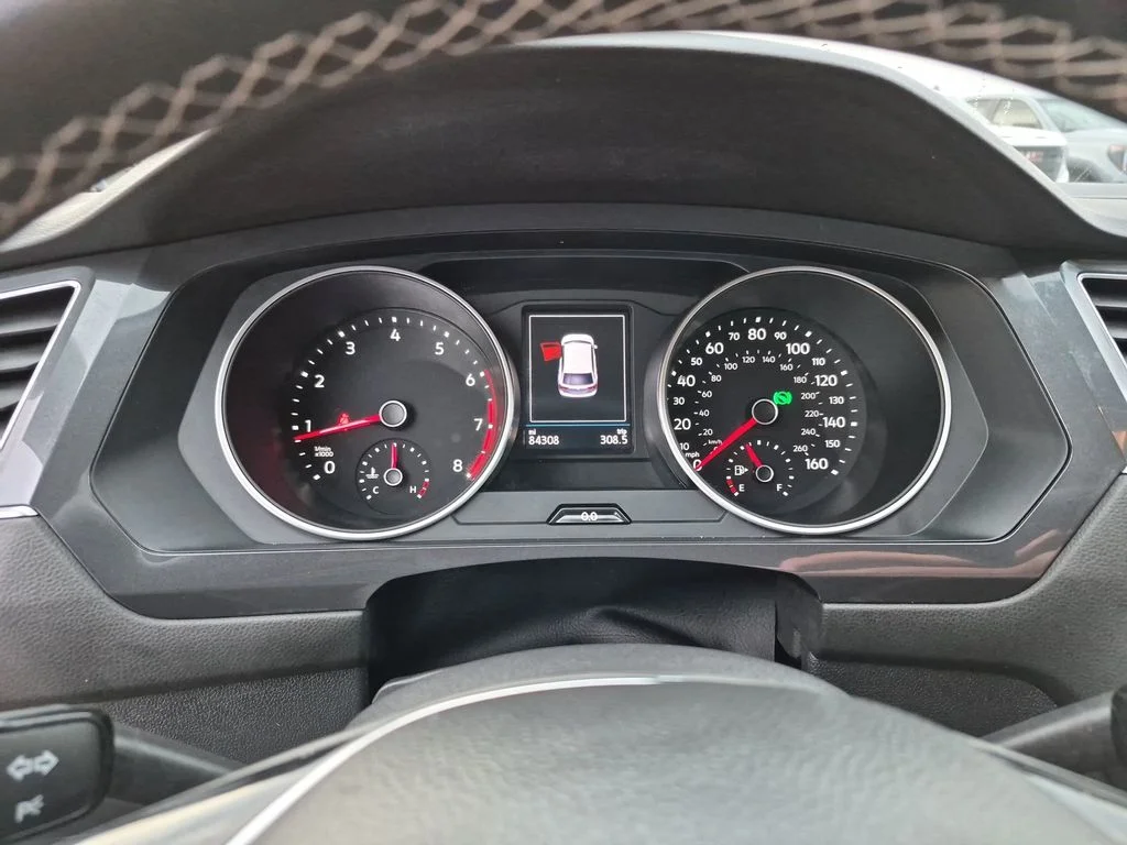 Used 2021  Volkswagen 2.0T SE image 22