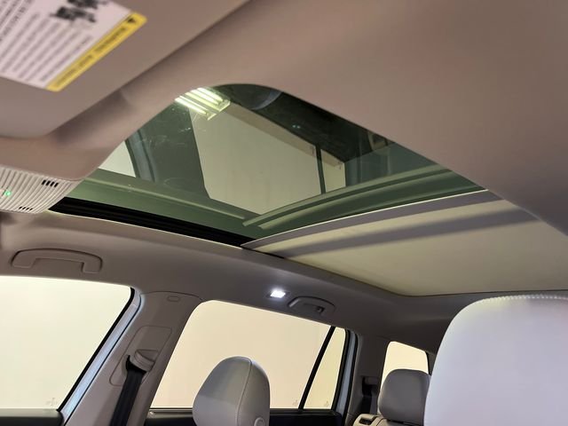 New 2026 White Volkswagen 2.0T SE w/Technology image 21