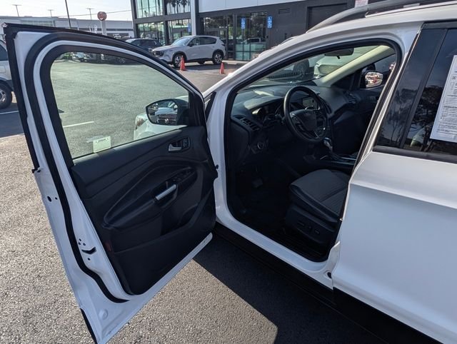 Used 2019 White Ford SE image 33