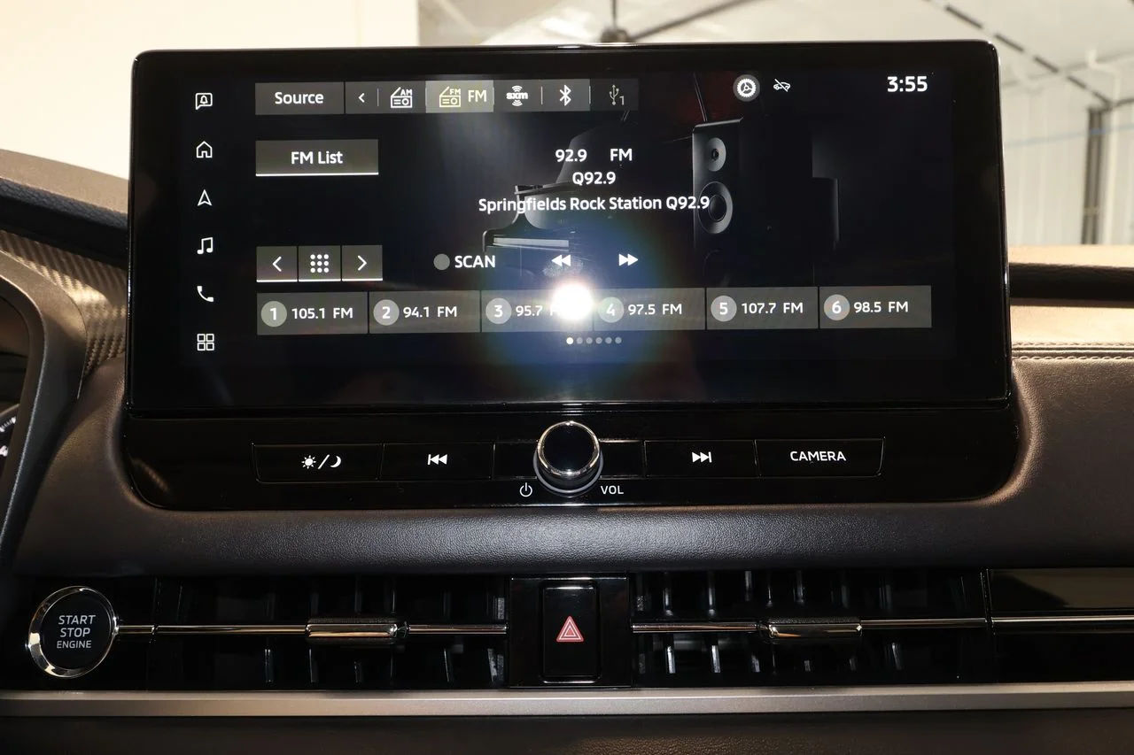 Used 2025 Gray Mitsubishi SE image 12