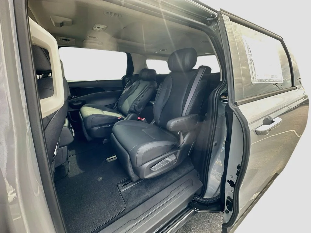 New 2026 Ceramic Silver Kia SX Prestige image 25