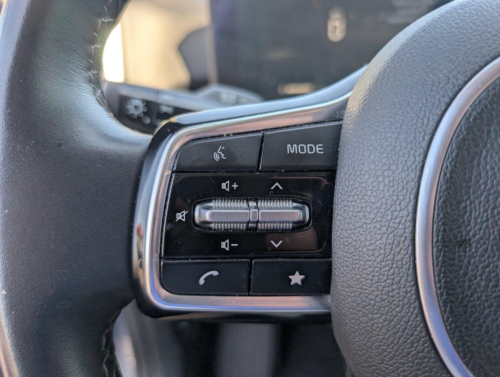 Used 2024 Everlasting Silver Kia S image 25