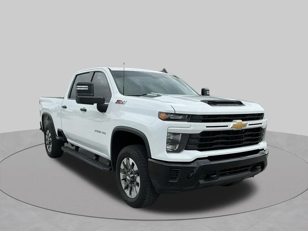 Used 2024 White Chevrolet Custom image 18