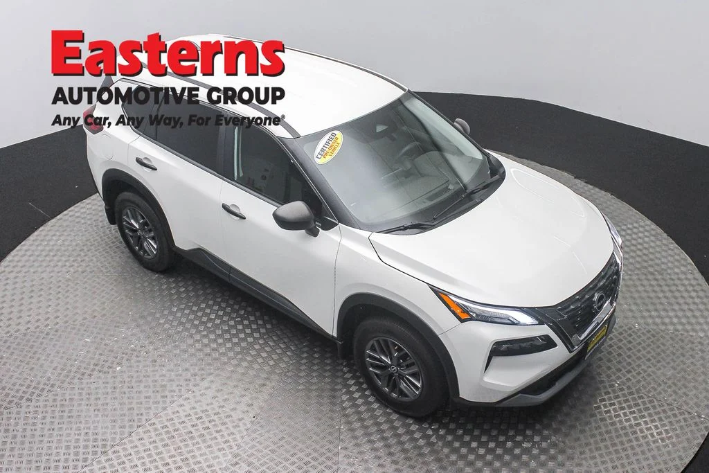 Used 2023 White Nissan S image 3