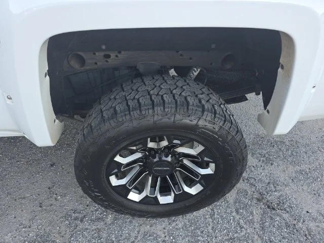 Used 2019 White GMC Denali image 34