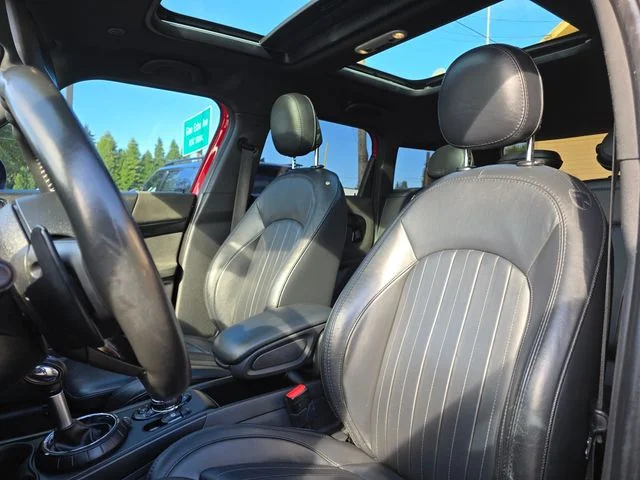 Used 2018 Chili Red MINI Base image 21
