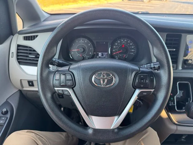 Used 2015 Gray Toyota LE image 24