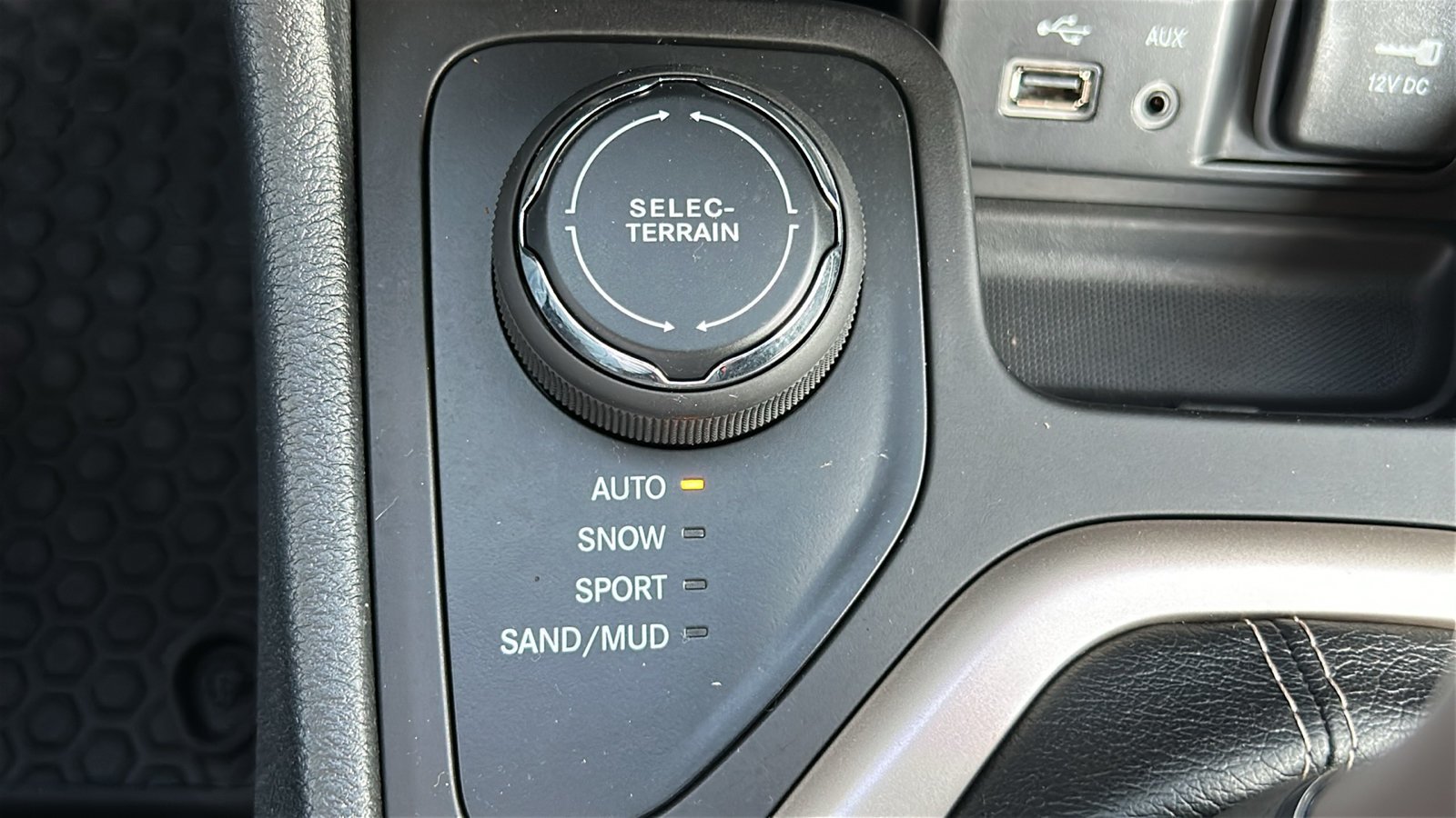 Used 2017 Black Jeep Latitude image 28