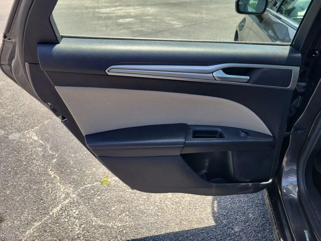 Used 2018 Magnetic Ford S image 15