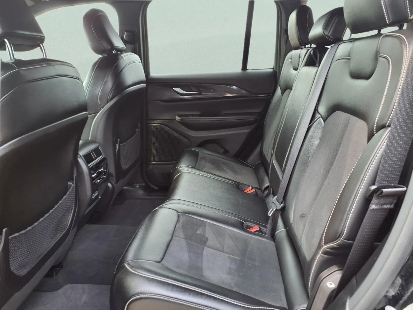 Used 2023 Diamond Black Crystal Pearlcoat Jeep Altitude image 13