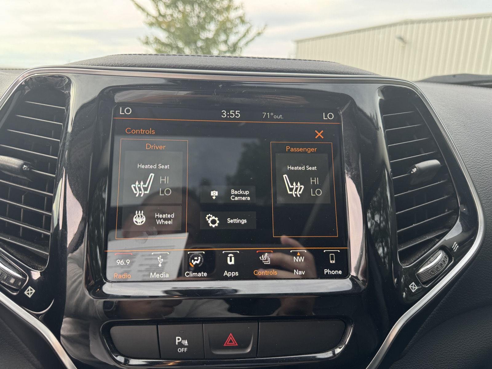 Used 2019 Granite Crystal Metallic Clearcoat Jeep Limited image 7