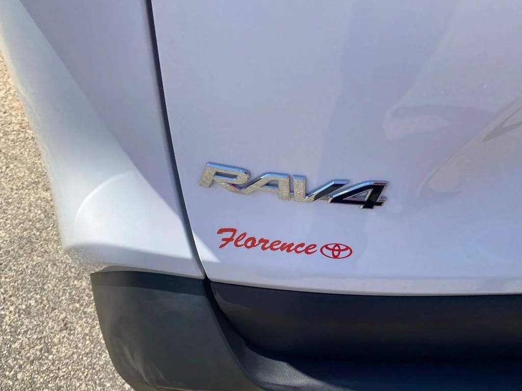 Used 2022 White Toyota XLE image 14
