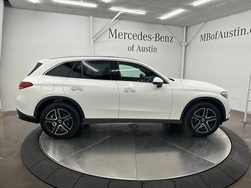 New 2027 White Mercedes-Benz GLC 300 image 8