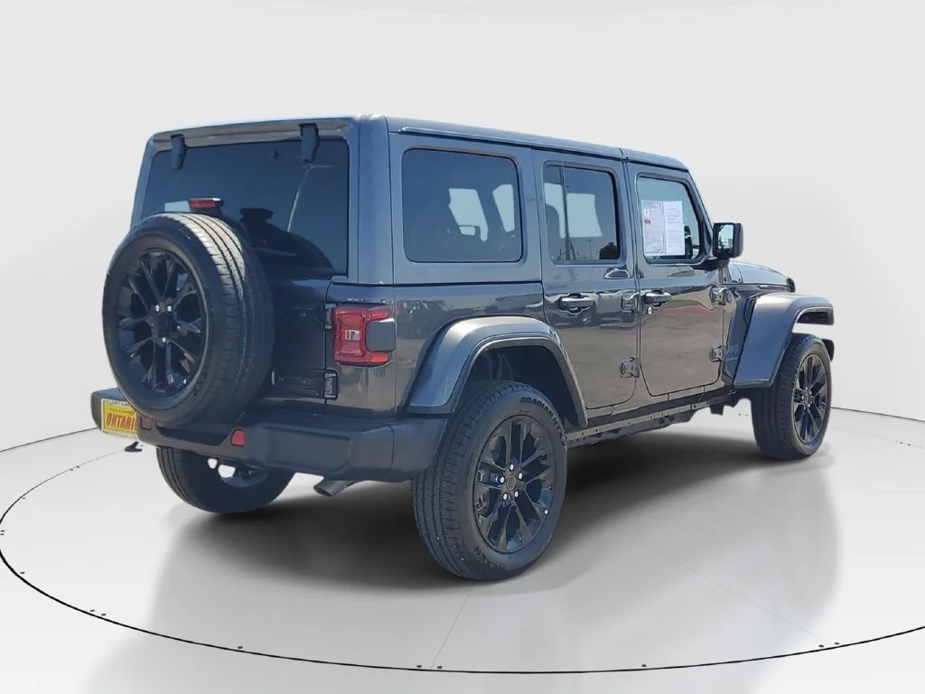 Used 2025 Gray Jeep Sahara 4xe image 3
