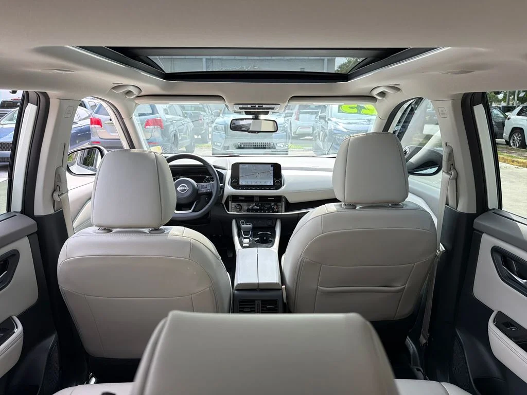 Used 2023 White Nissan SL image 36