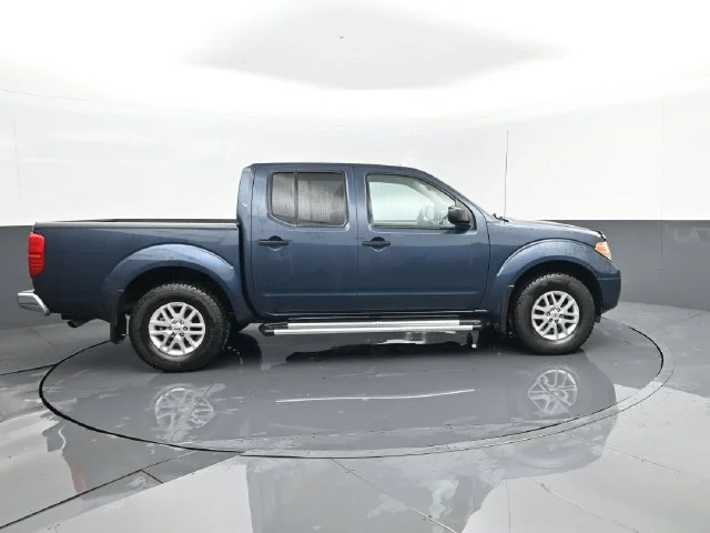 Used 2017 Arctic Blue Metallic Nissan SV image 4