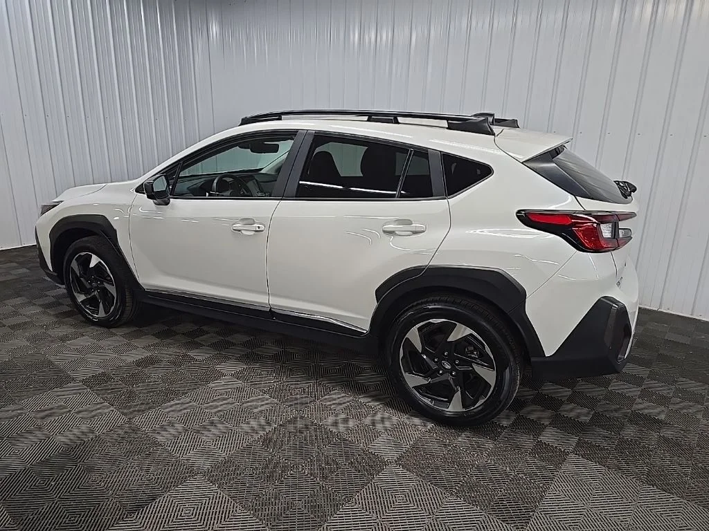 Used 2025 Crystal White Pearl Subaru Limited image 4