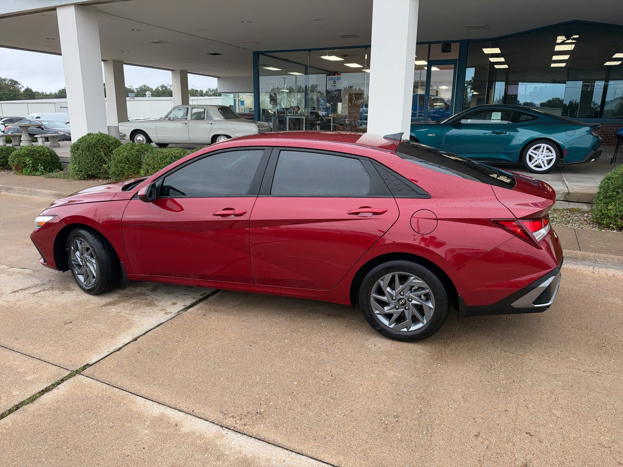Used 2024 Ultimate Red Hyundai SEL image 9