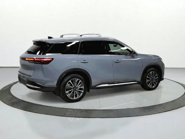 Used 2026 Gray INFINITI LUXE image 7