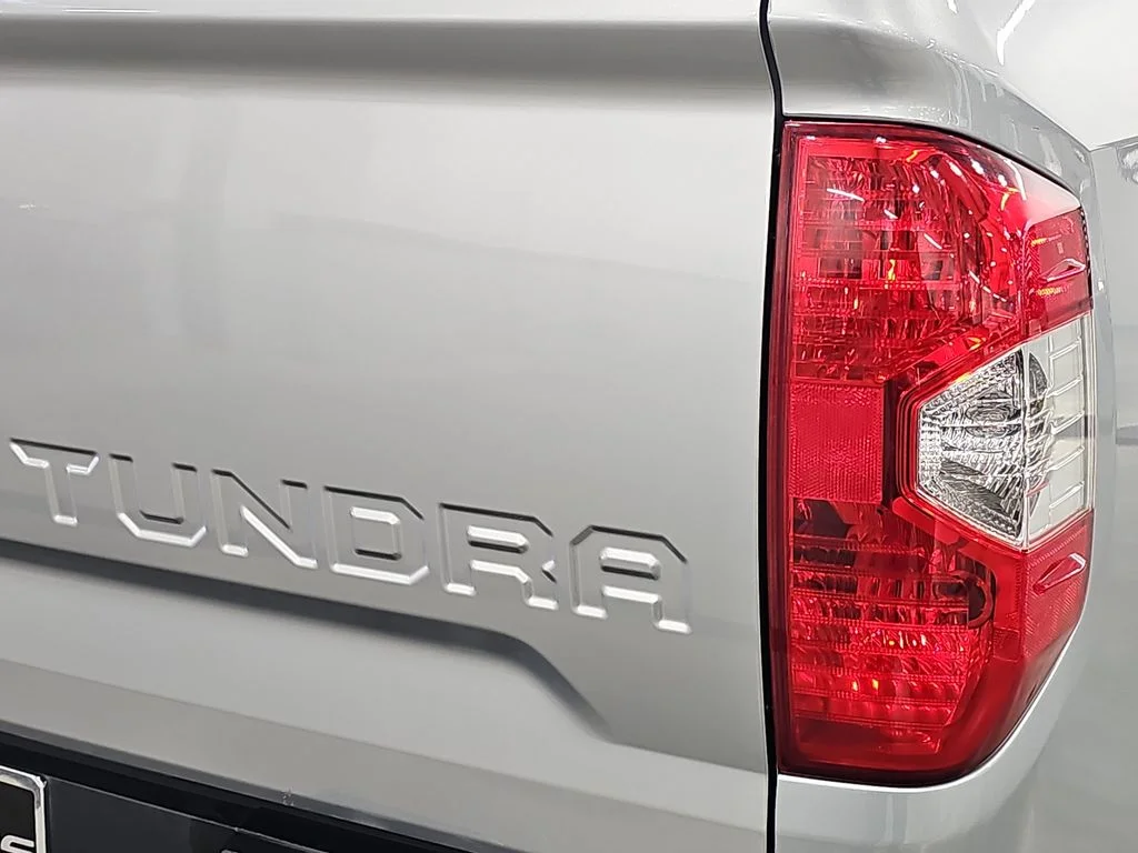 Used 2014 Silver Toyota SR5 image 34