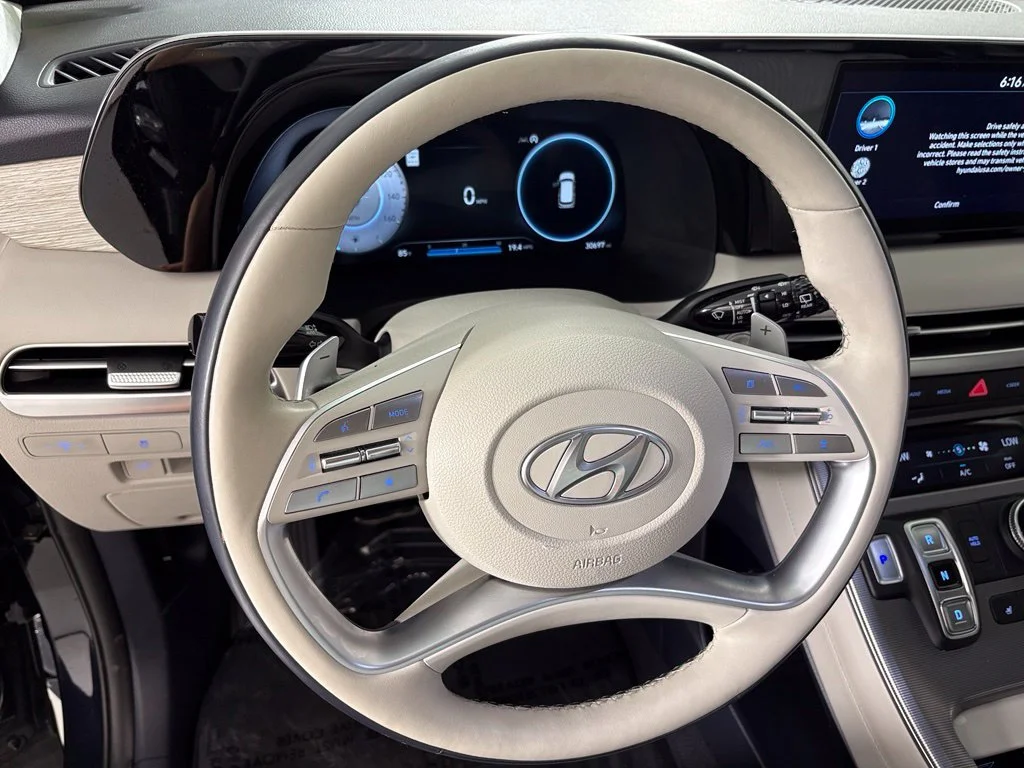 Used 2023 White Hyundai Calligraphy image 42