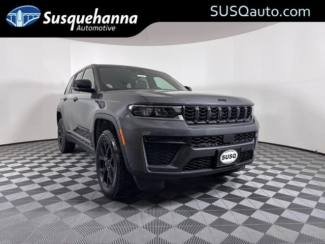 2026 Jeep Grand Cherokee Laredo Altitude