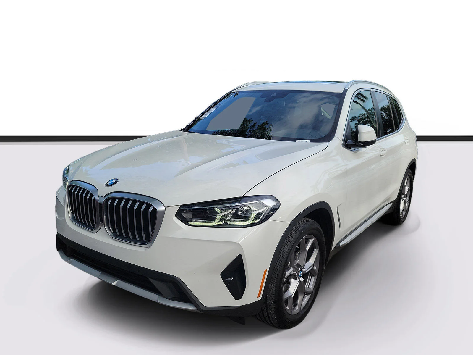 Used 2023 Alpine White BMW sDrive30i image 2
