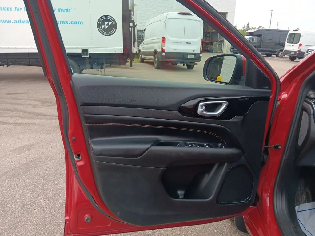 Used 2022 Redline Pearlcoat Jeep Limited image 21