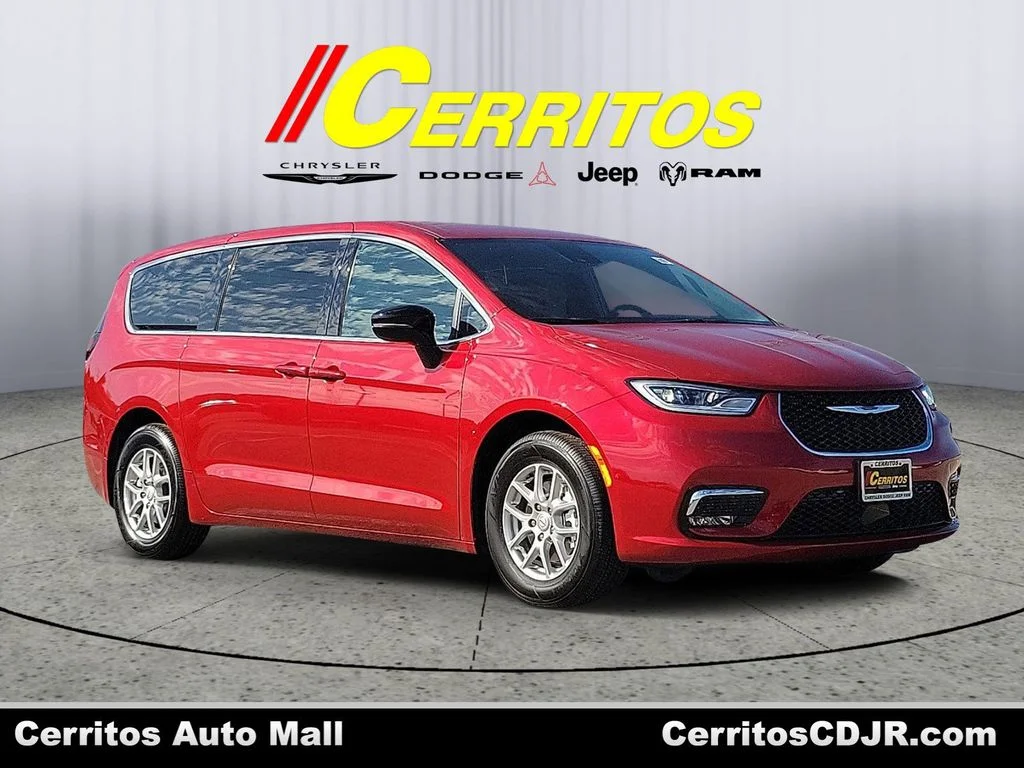 2026 Chrysler Pacifica Select's photo