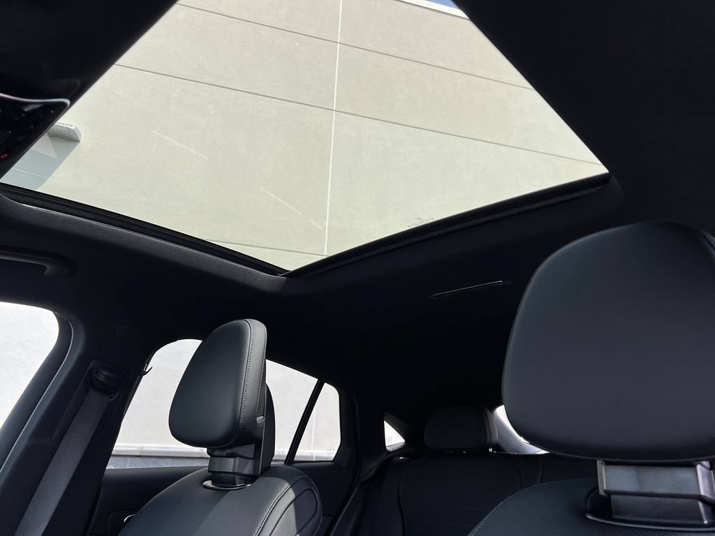 New 2026 Polar White Mercedes-Benz GLC 300 image 60