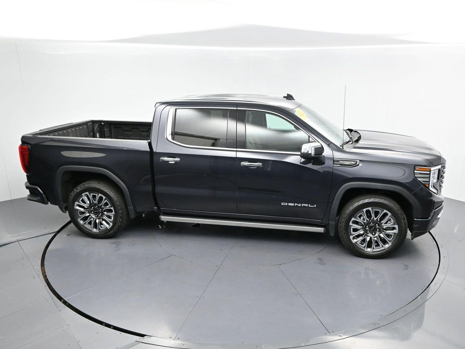 Used 2023 TITANIUM RUSH METALLIC GMC Denali Ultimate image 12