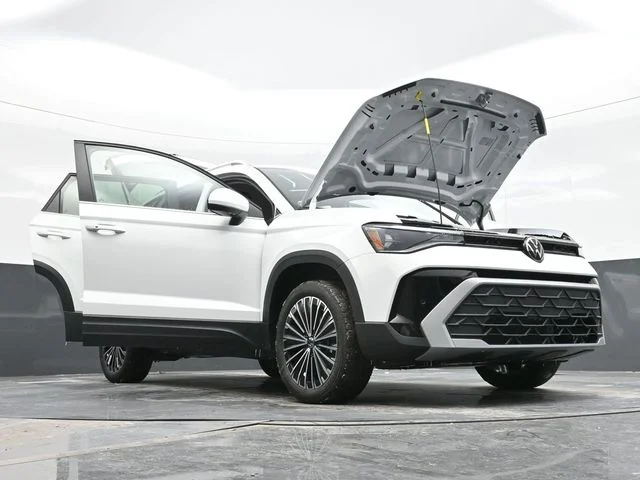 2025 Volkswagen Taos SE - Photo 32