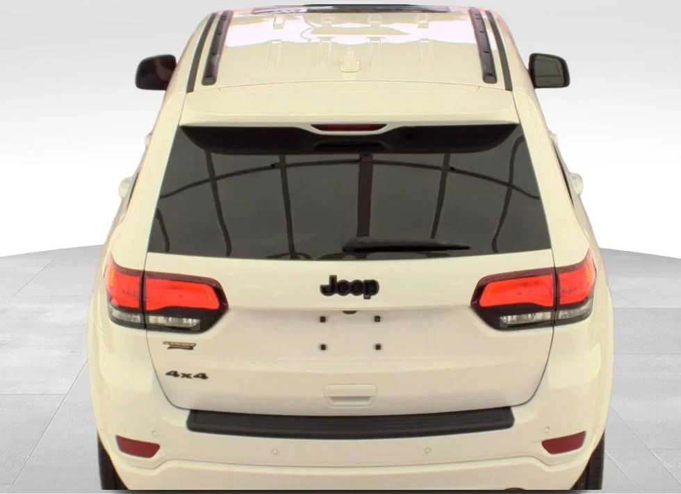 Used 2020 White Jeep Altitude image 9