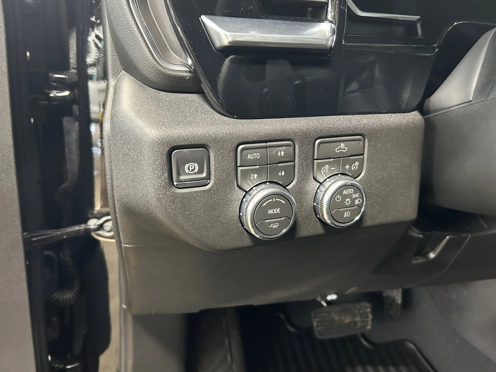 New 2026 Onyx Black GMC Elevation image 15