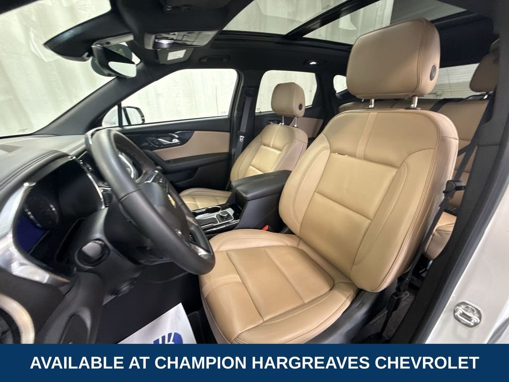 Used 2024 Iridescent Pearl Tricoat Chevrolet Premier image 26