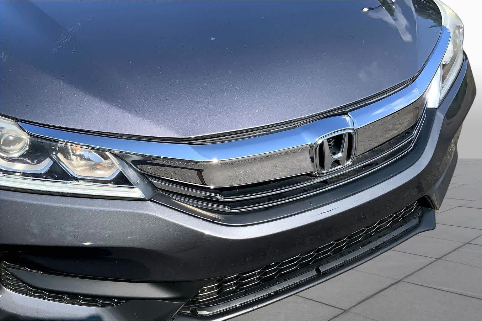Used 2017 Modern Steel Metallic Honda LX image 29