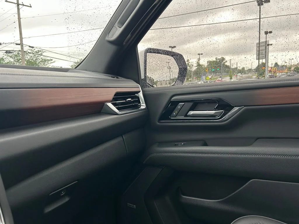 Used 2025 White GMC Denali image 22
