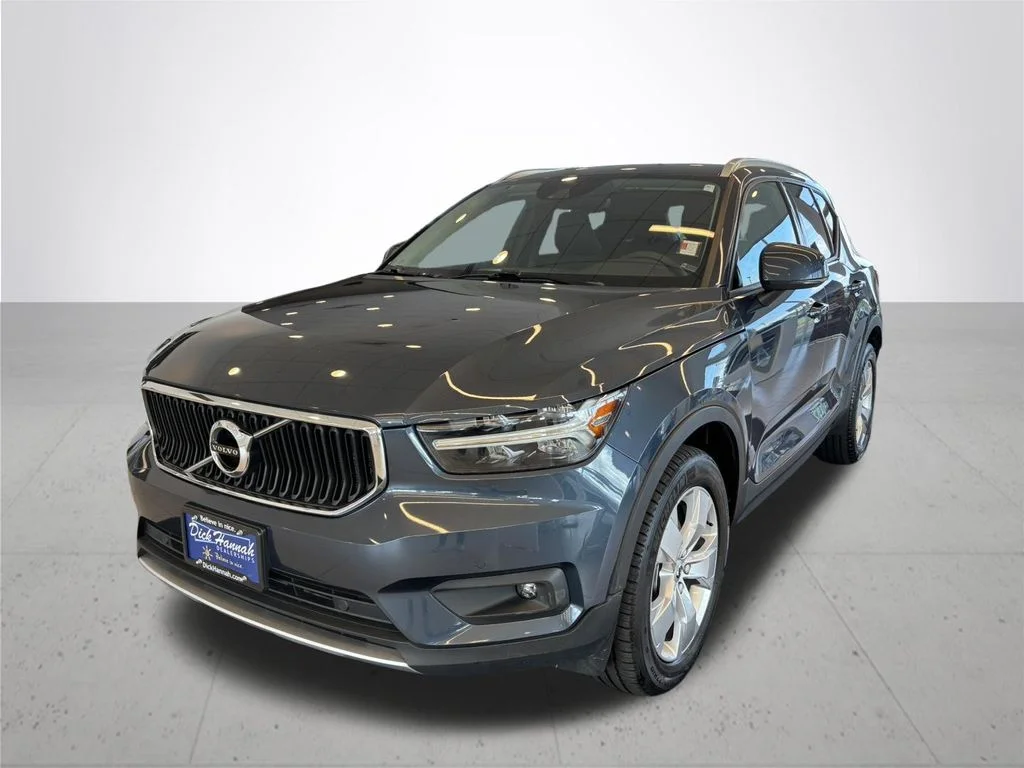 Used 2022 Blue Volvo Momentum image 2
