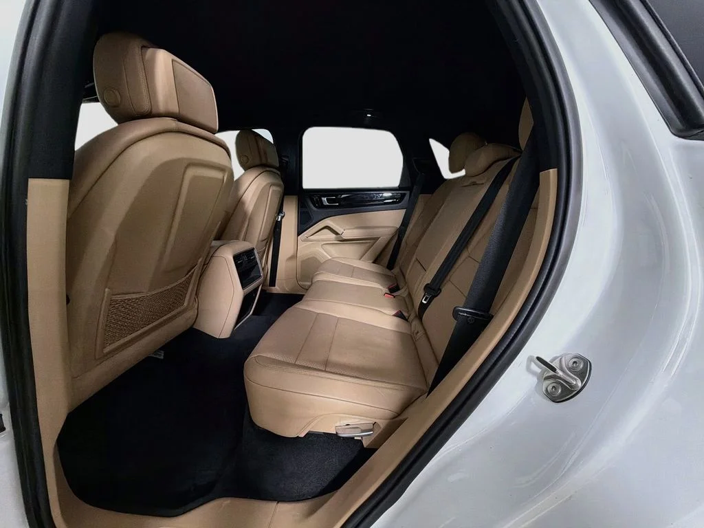 Used 2019  Porsche Base image 24